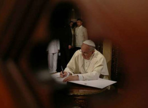 Lavorare in santa pace? Al sinodo, il papa impone il silenzio stampa