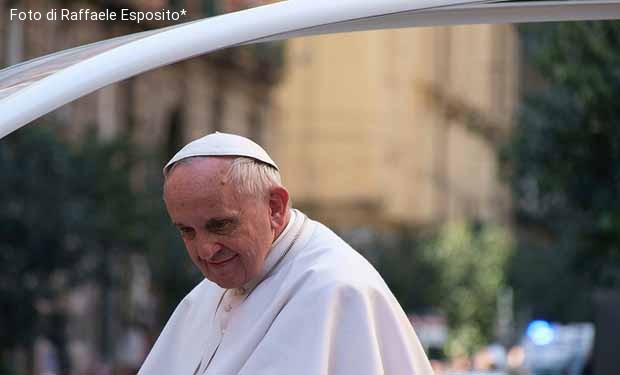 «Noi stiamo con papa Francesco». Nuovo appello della Chiesa di base a sostegno di Bergoglio