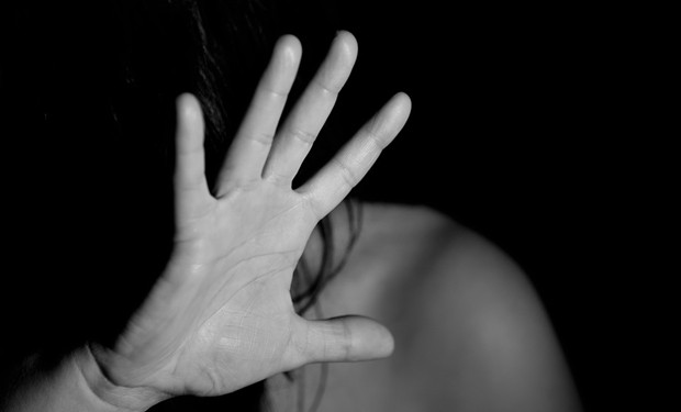 Lo stupro e la preghiera: don Lorenzo Guidotti e la violenza sulle donne