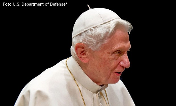 Attaccare Ratzinger per attaccare gli ultimi 50 anni di Chiesa. Un libro di Enrico Maria Radaelli