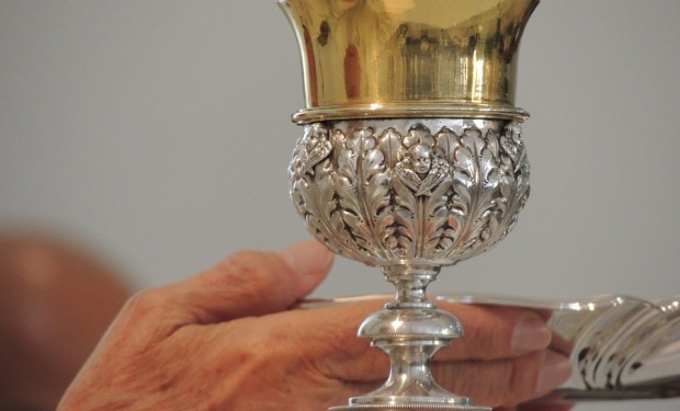 La comunione nelle mani? Come preferisce il fedele. Papa Francesco “risponde” al card. Sarah