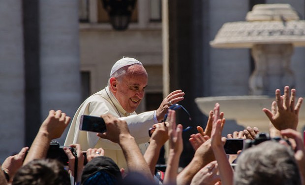 Papa Francesco ai vescovi cileni sulla questione Barros: pardon, «sono incorso in gravi errori»