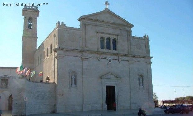 Il papa sulla tomba di don Tonino. La finestra sulla pace, sogno dei poveri