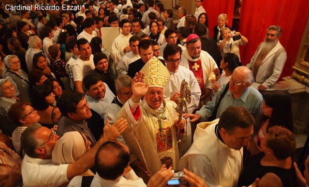 La Procura indaga sul cardinale arcivescovo di Santiago: sospettato di aver coperto abusi sessuali