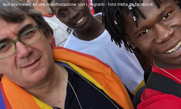 Blitz delle forze dell’ordine alla parrocchia di Vicofaro. Nuova intimidazione “di Stato” contro don Massimo Biancalani e i migranti