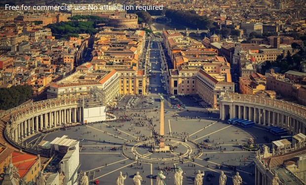 Papa Francesco: più case meno chiese! Il Vaticano darà il buon esempio?