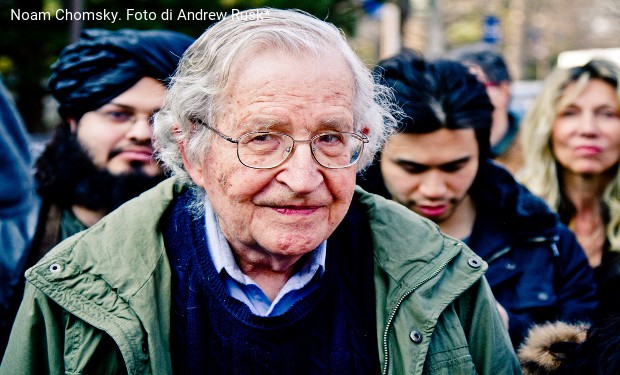 Chomsky e altri intellettuali: gli Usa non interferiscano negli affari del Venezuela