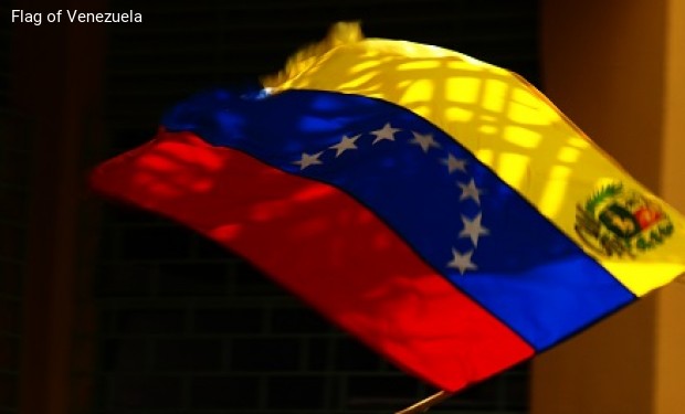 «Viva il Venezuela rivoluzionario, viva la pace!». Così in un video il prete filogovernativo che ha fatto scandalo