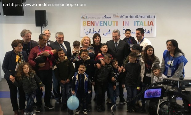 Corridoi umanitari di evangelici e Sant’Egidio: cinquanta profughi siriani atterrati a Fiumicino