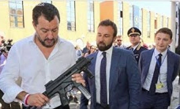 Mons. Ricchiuti (Pax Christi): Salvini col mitra in mano nel giorno di Pasqua, gesto «grave» e «superficiale»