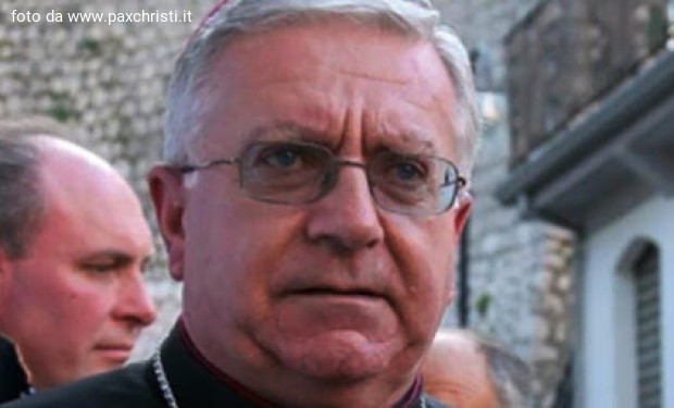 Mons. Ricchiuti: no alle armi nel porto di Genova