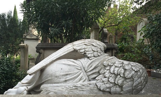 Sulla dignità del morire ai tempi del coronavirus: una lettera aperta di preti, teologi e teologhe