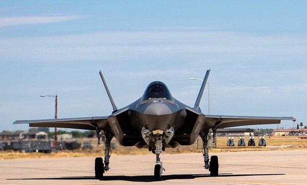 «Inaccettabile»: virus e governo non fermano la produzione di F35