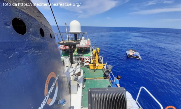 Naufraghi in mare riportati in Libia. La denuncia della ong Mediterranea