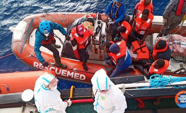 Mediterranea salva 67 persone in mare da giorni a 40 miglia da Lampedusa