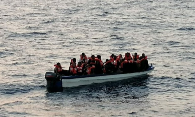 Mediterranea, appello alla Ministra De Micheli: «65 persone in mare, non le lasci annegare»