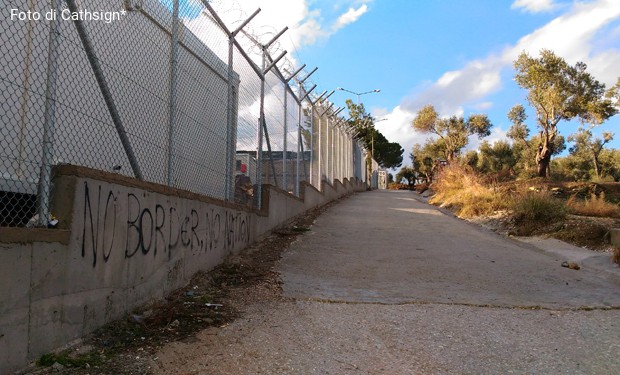 Il campo di Moria brucia: appello delle missionarie scalabriniane all'Europa