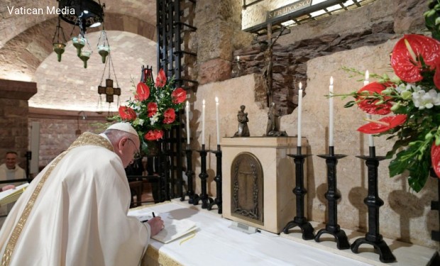 Papa Francesco ad Assisi firma la nuova enciclica, Fratelli tutti