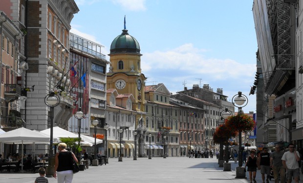 Vescovo croato: che i gay perdonino la Chiesa!