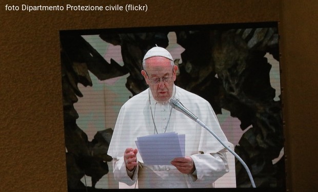 Papa Francesco: difendere le vittime dei preti pedofili, non la Chiesa