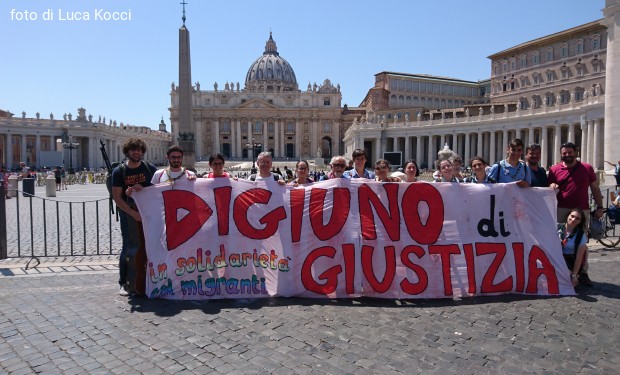 Digiuno di giustizia con i migranti in piazza a Napol