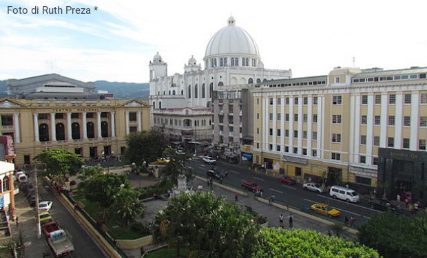 El Salvador, la lezione dei martiri. Sugli altari Rutilio Grande, amico di mons. Romero 