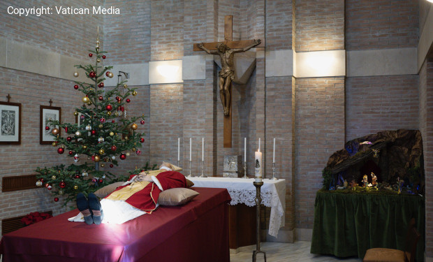 Benedetto XVI: da domani la salma esposta a San Pietro