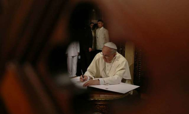 Sinodalità di facciata: il papa riorganizza la diocesi di Roma