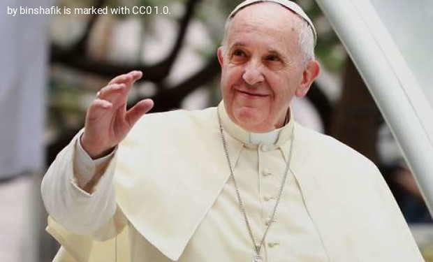 Papa Francesco dimesso dall'ospedale. Domani presiederà la messa della domenica delle Palme