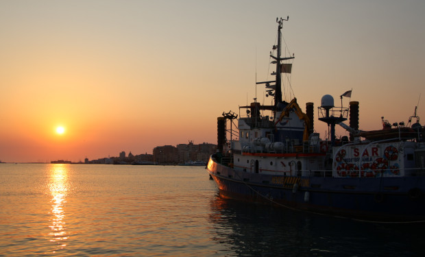 Mediterranea: presentata denuncia per diffamazione contro i giornalio di destra che la accusano per i finanziamenti ottenuti da alcune diocesi