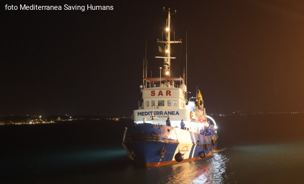 Più di cento migranti salvati dalla nave Mare Jonio della ong Mediterranea