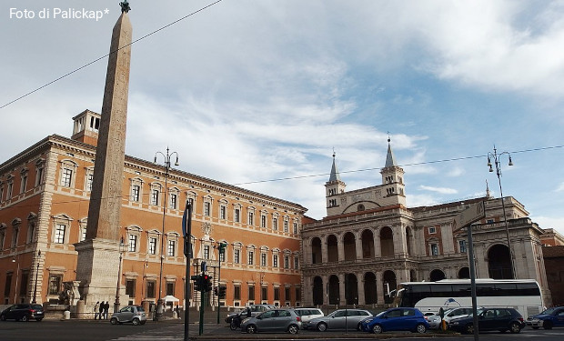 Mano dura del papa sulla 