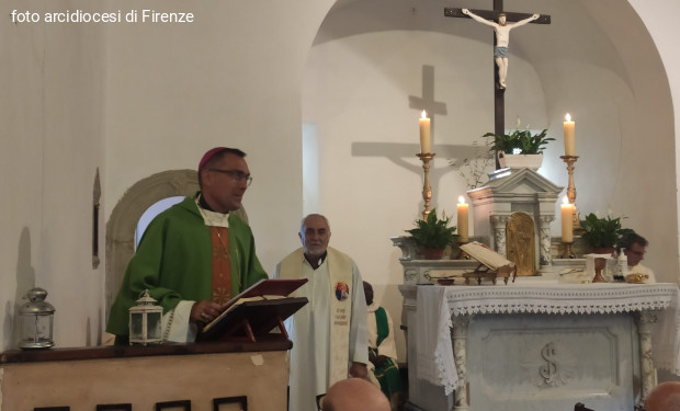 Anniversario della morte di don Milani: il neoarcivescovo di Firenze Gherardo Gambelli sale a Barbiana