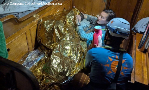 Mediterraneo: barca a vela salva una ragazzina undicenne unica superstite di un naufragio