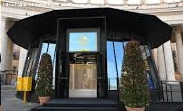 Inaugurato in piazza San Pietro il nuovo ufficio postale regalato da Poste italiane al Vaticano
