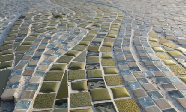 Il mosaico della seduzione per soggiogare le vittime