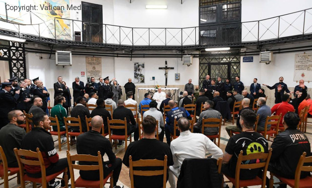 Papa Francesco: visita lampo ai detenuti del carcere romano di Regina Coeli
