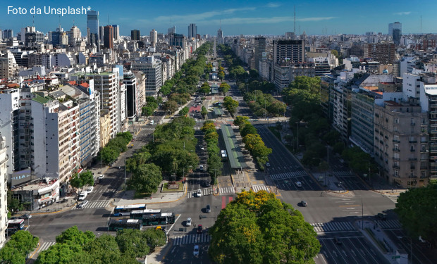 L'arcivescovo di Buenos Aires chiede aiuto a dio. Milei chiede soldi ai frodatori