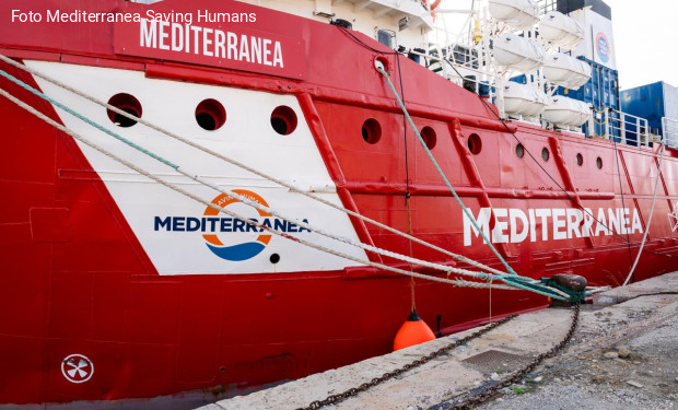 60 giorni di detenzione e 10mila euro di multa per “Mediterranea”. «Sanzione ingiusta e punitiva, difenderemo il diritto alla vita e al soccorso in mare»