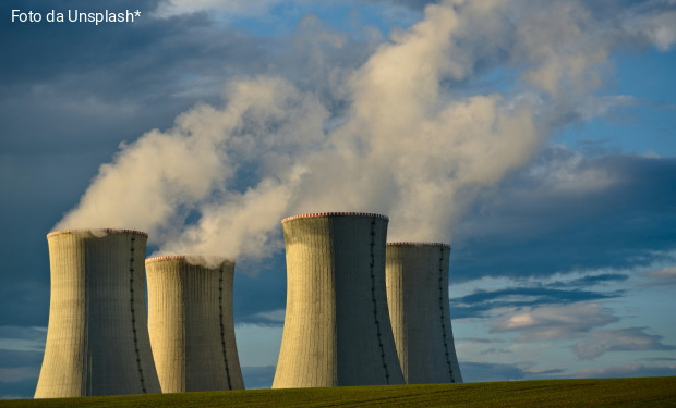 Il governo Meloni frena le rinnovabili e rilancia il nucleare: alla fine, chi pagherà?