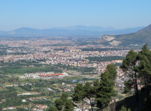 «Fratelli tutti» o «fratelli collusi»? I dubbi del card. Zuppi sul progetto dell’ex Macrico