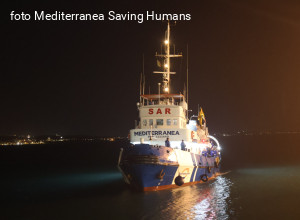 Più di cento migranti salvati dalla nave Mare Jonio della ong Mediterranea