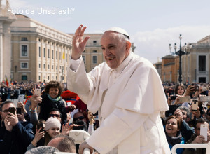 Su papa Francesco. Spiragli di apertura e catene di sicurezza 