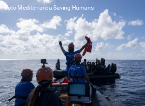 La nave Mediterranea soccorre i mare 65 persone in fuga dalla Libia