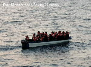 Mediterranea soccorre altre 27 persone al largo di Lampedusa.  «La situazione in mare richiede il rafforzamento attività di soccorso».