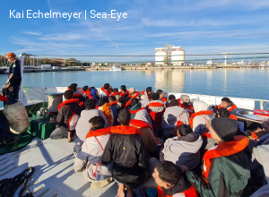 Sbarcate ieri mattina a Crotone le 57 persone salvate in mare dalla nave “Sea Eye 5”