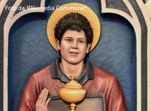 una mostra Su Carlo Acutis in una scuola pubblica di Catanzaro. E la laicità?