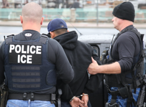 Negli USA rabbini a lezioni di opposizione all'autoritarismo. La manifestazione davanti all'ICE