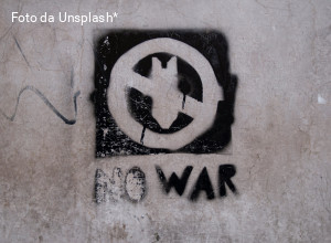 Mentre il mondo brucia, i pacifisti rilanciano una difesa civile, disarmata e nonviolenta