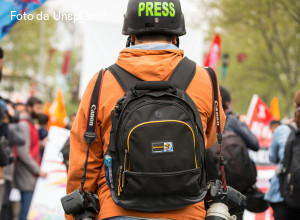 Contro l’attacco all’informazione 